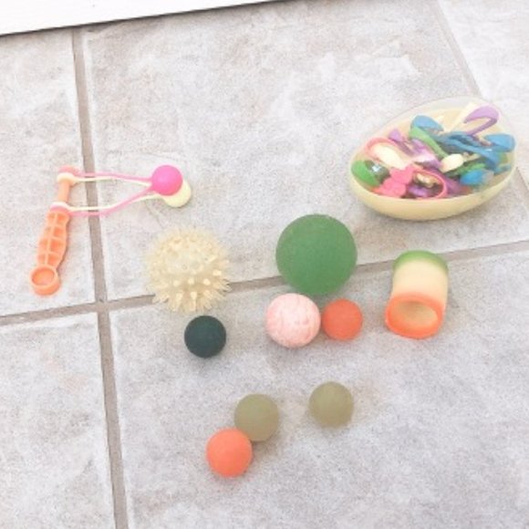 LIKE NEW Random Toys for Kids Bouncy Balls Play - Picture 4 of 4